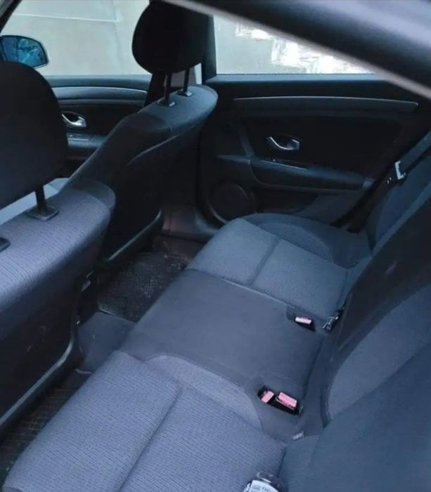 Vând Renault Laguna avariat