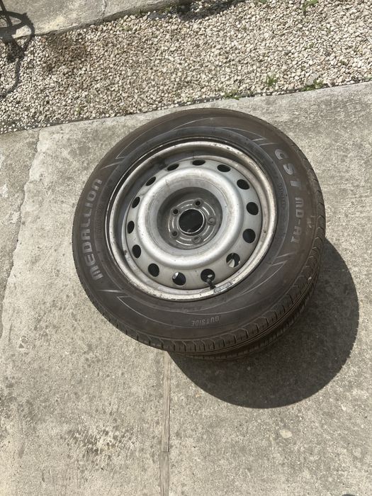Anvelope vara CST Medallion 215/60 R16 cu jante tabla 5 prezoane