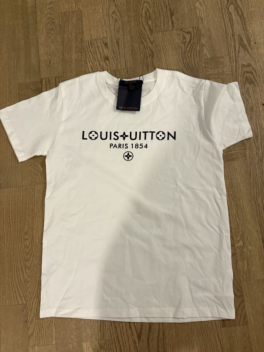 tricou nou nout cu eticheta marimea M