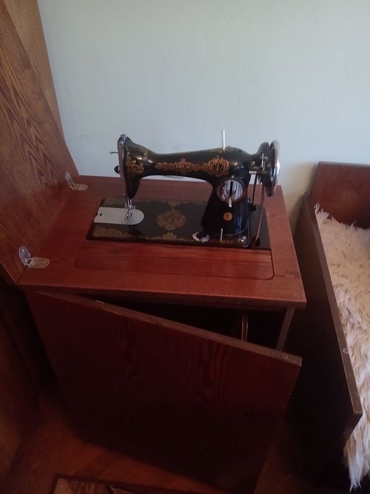 Крачна шевна машина