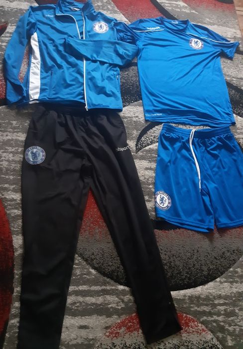 Set echipament fotbal cu jambiere "UhlSPORT" !