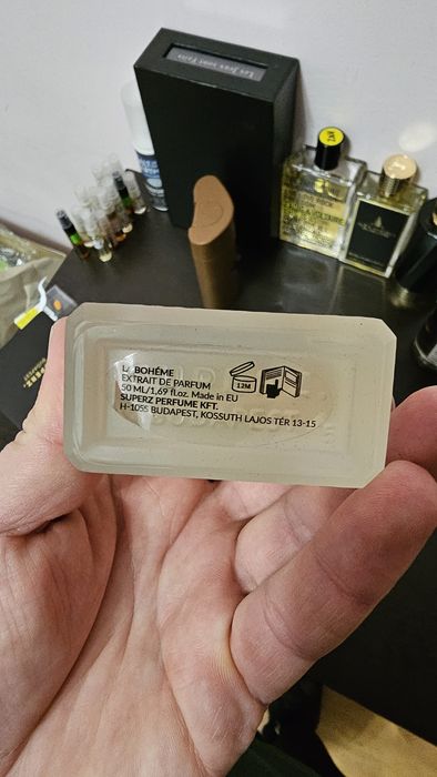 Продавам парфюмите на снимките цената е пакетна може и по отделно