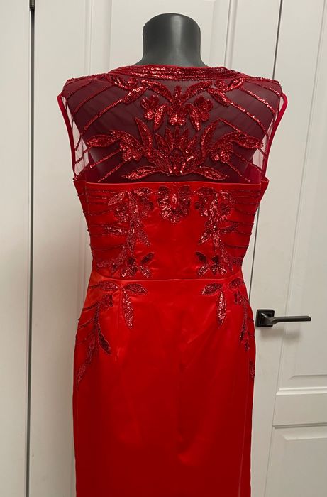 Шикарное красное платье!