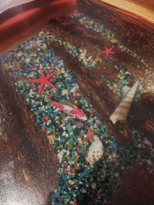 Столик маленький с эпоксидной смолой