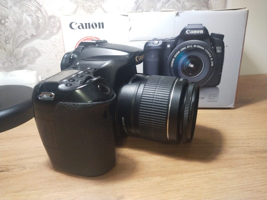 Продам фотоаппарат canon 70d
