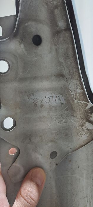 Крыло от тойоты камри 70.