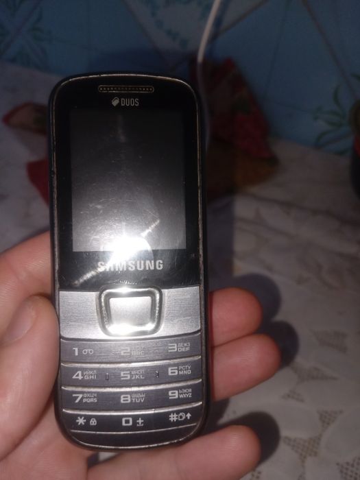 Продам самсунг Е2252