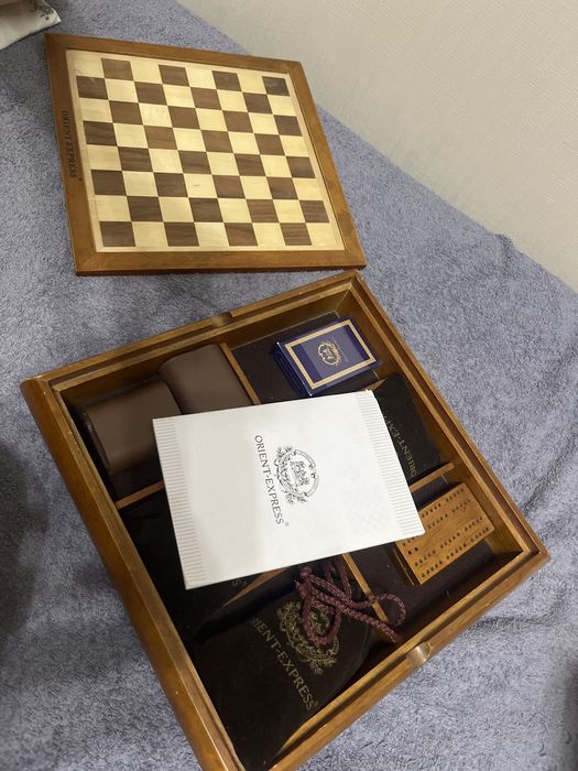 Шахматы и набор из игр