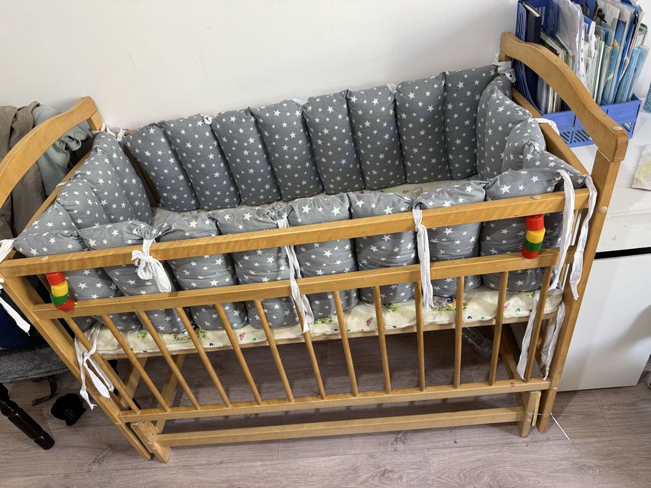 Манеж с бортиками