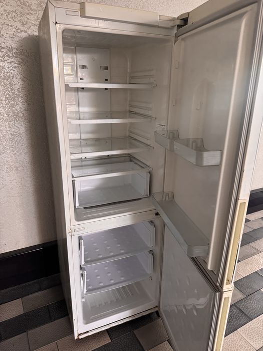 Холодильник продам срочно