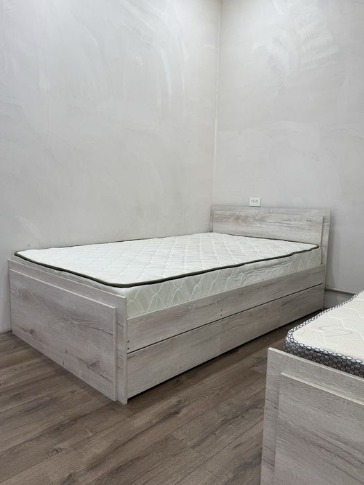 Продам 2 кровати с матрасом