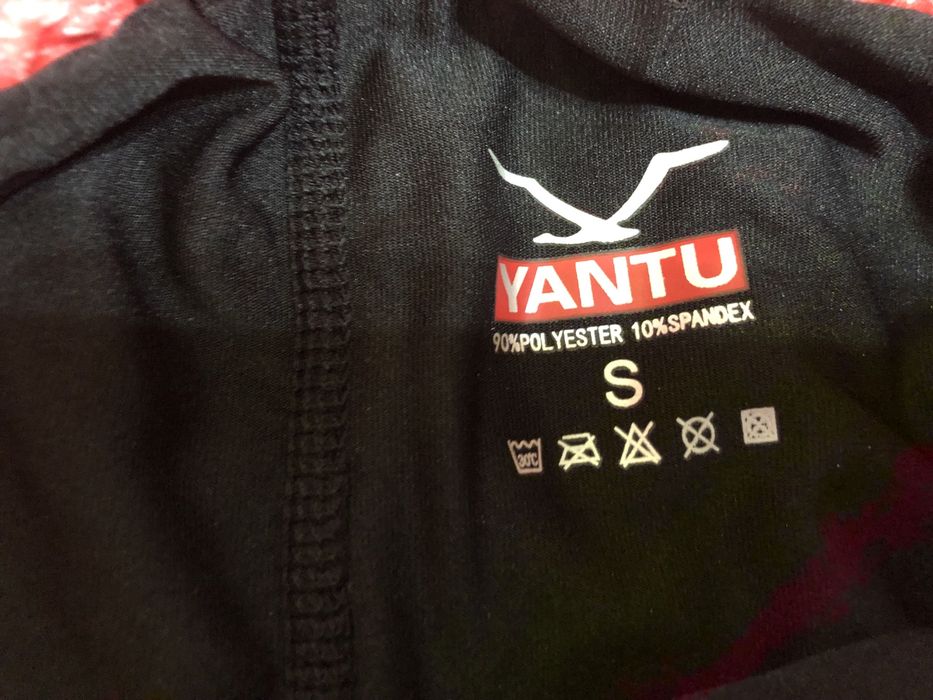 Продаются  спортивные шорты- тайтсы.