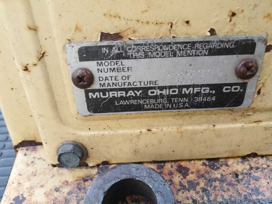 Vând tractoras de tuns iarba