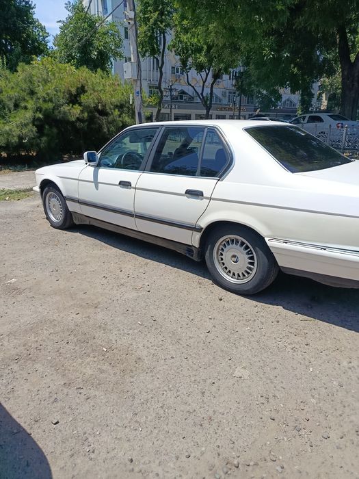 Bmw e32 sotiladi