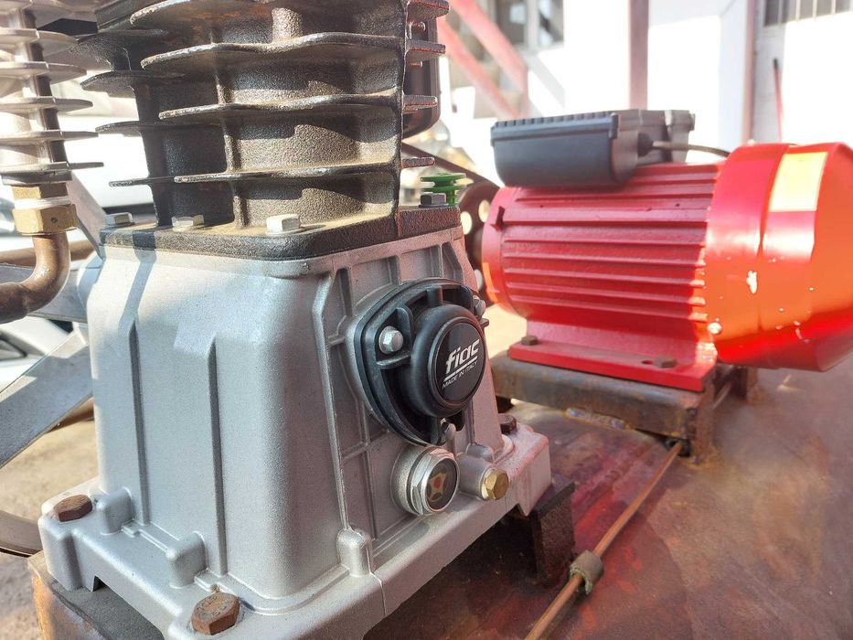 Compresor 240l, 10 bar, 510 l/min debit monofazic