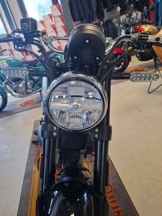 Motocicleta Royal Enfield Bear 650