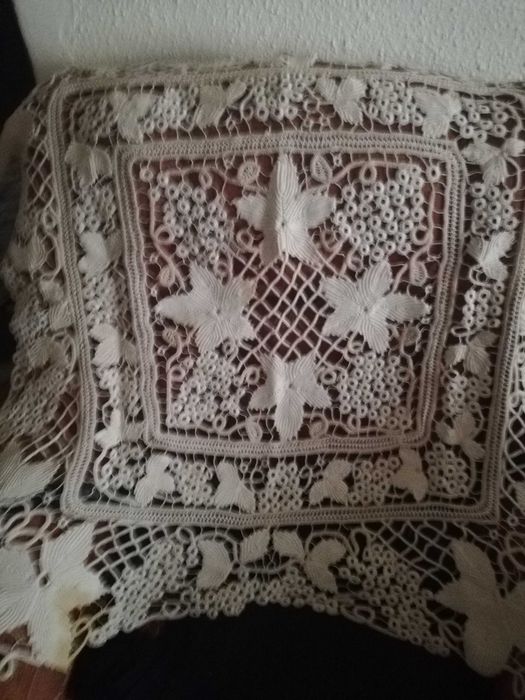 Vând macrame lucrate manual pe pânză 8 buc din care  3 f mari și 8 mij