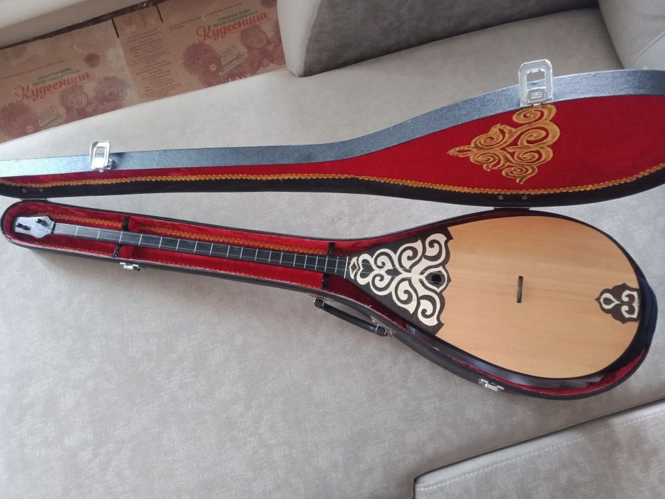 В продаже профессиональный домбра