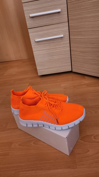 Vand adidasi de femei