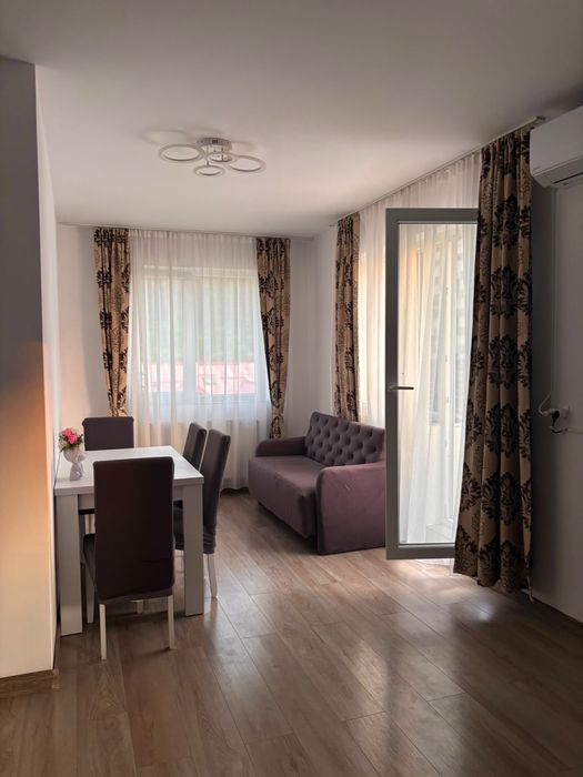 Inchiriez apartament cu 2 camere decomandat :str Avram iancu in spate la bmw