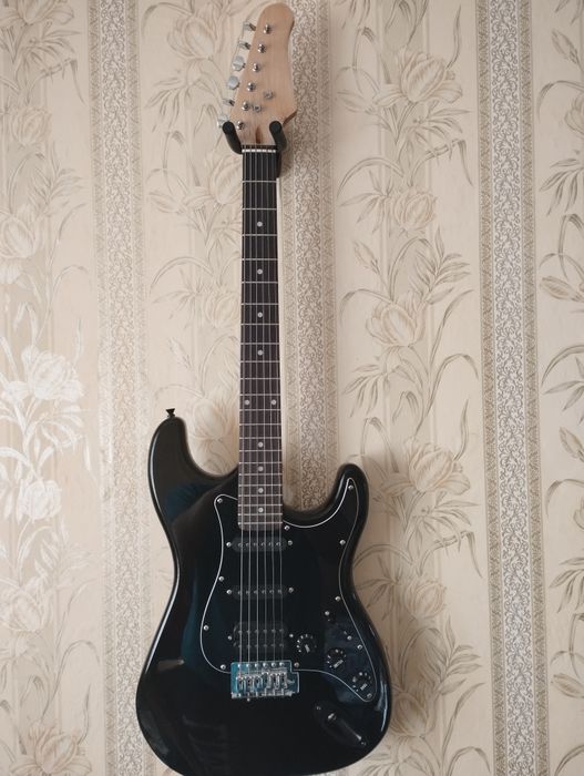 Продам электрогитару