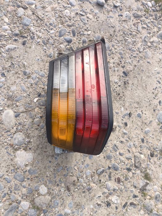 Задний фонарь на 124 мерседес