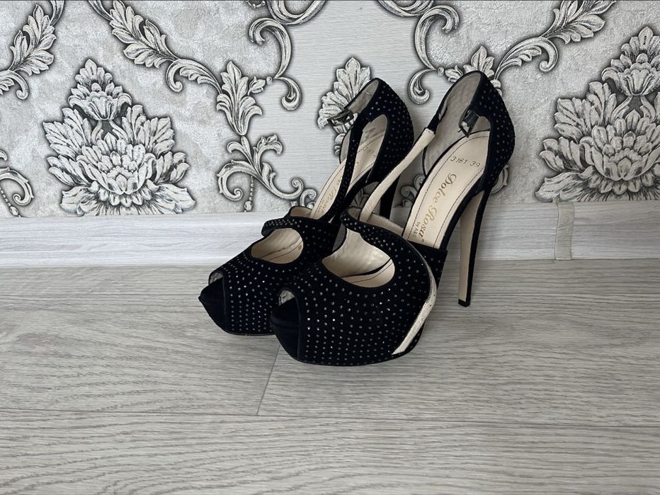 Продается туфли.