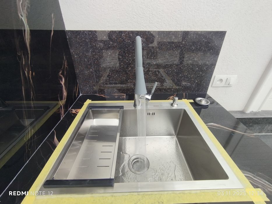 Кухонный мойки и смесители