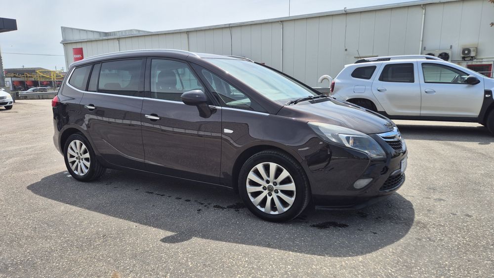Opel Zafira Tourer, schimb cu Opel Vivaro/ Renault Trafic/ Ford transit dupa 2009