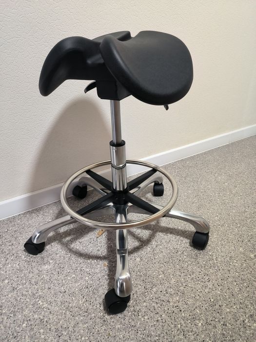 Стул ортопедический  седло.