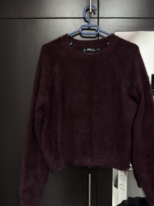 Мек пуловер в цвят бордо