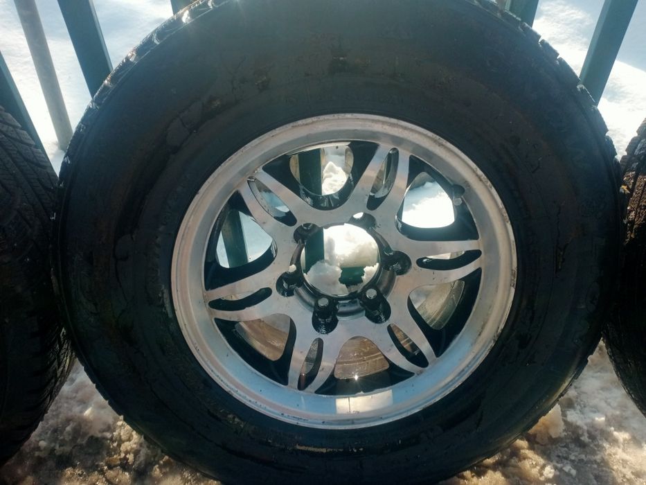Шины с дисками на джип