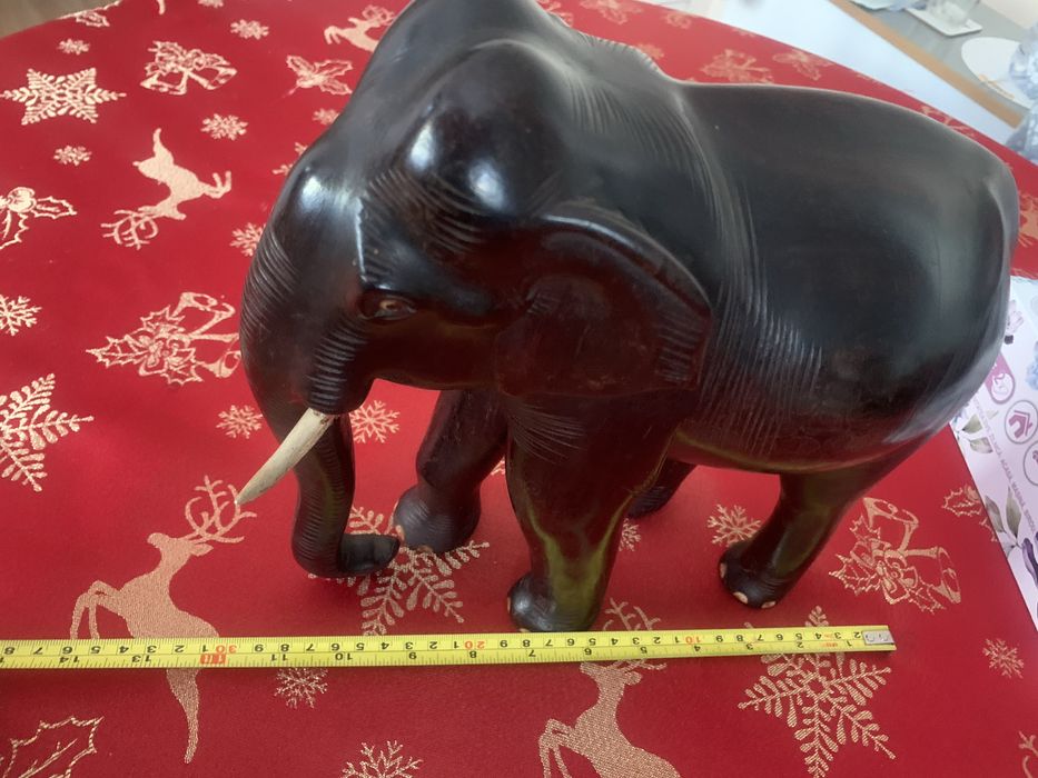 Statuiete din lemn exotic