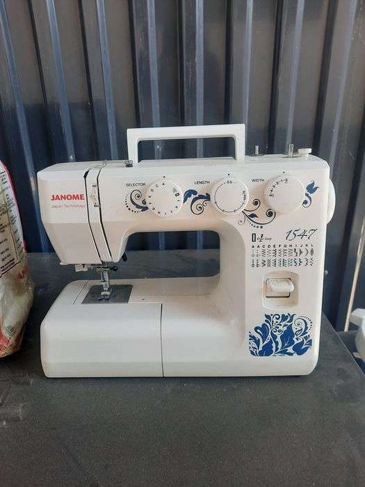 Швейная машинка Janome 1547.            .