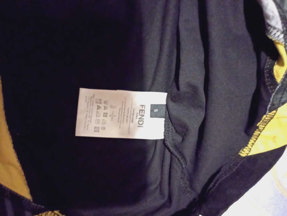 Fendi , оригинална, тениска