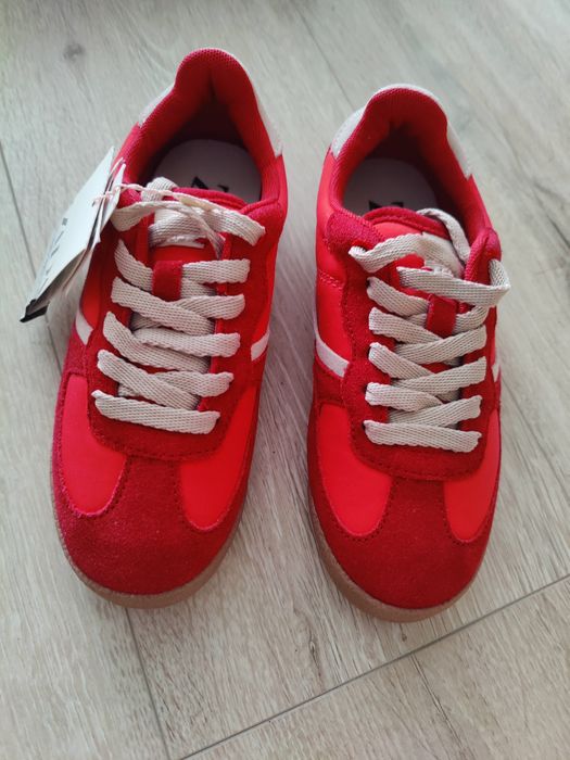 Adidași Zara noi din piele naturala mărimea 32 și 34