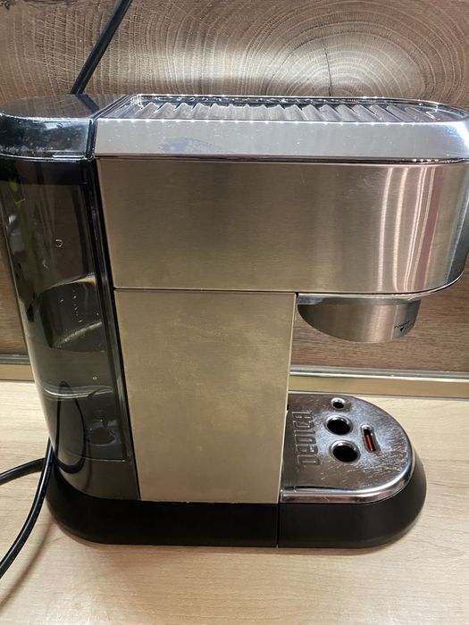 Кафемашина Delonghi Dedica EC685.M