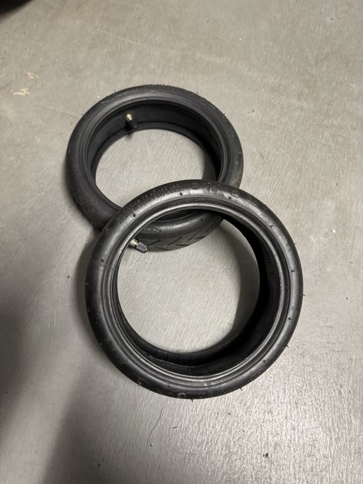 2 комплекта оригинални CST гуми за ел. скутер Xiaomi