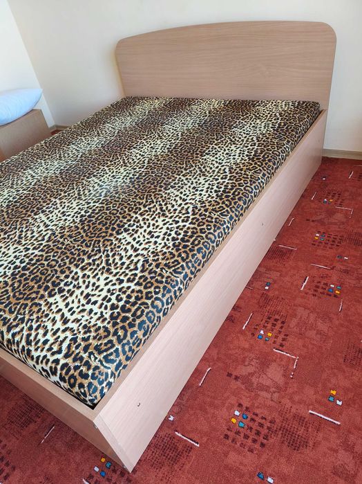 Двойни и единични легла с матраци