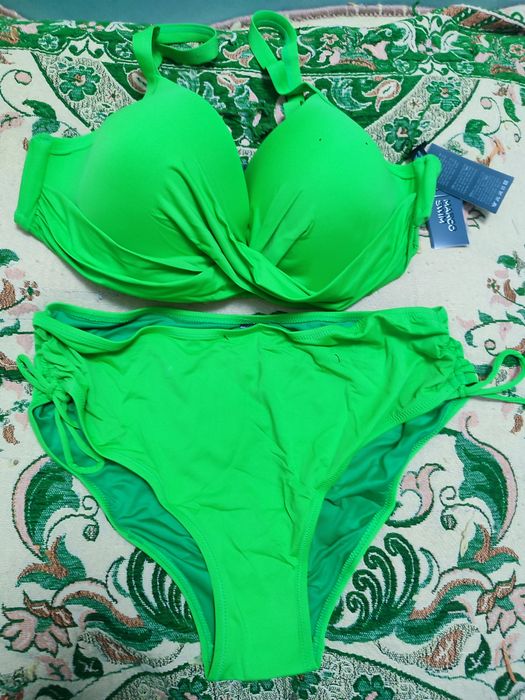 Продам купальники.