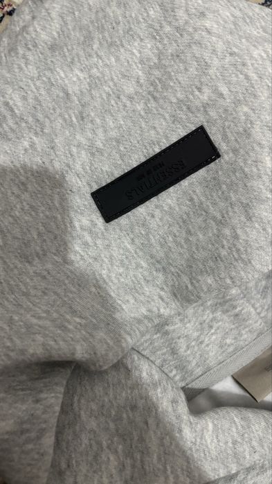 Серая кофта Essentials