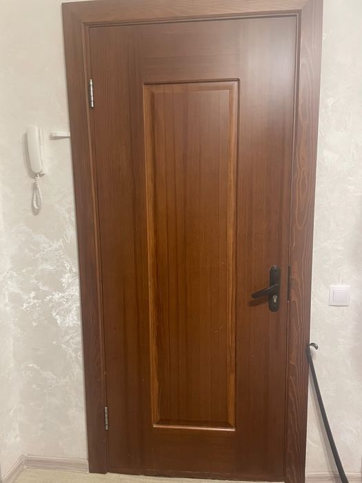 Дверь деревянная, входная