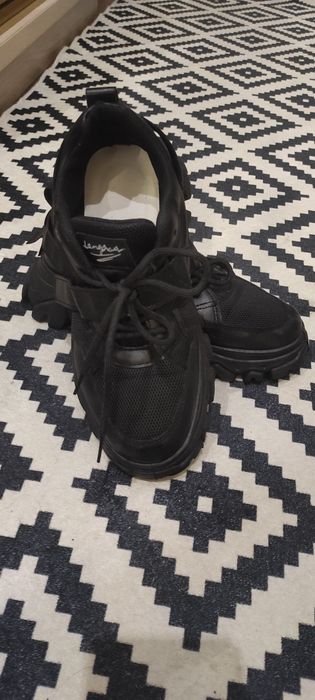 Кроссовки женские