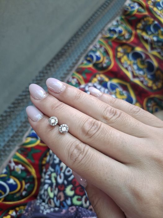 Продам серебряные серьги гвоздики