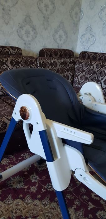 Детский стол для кормления.