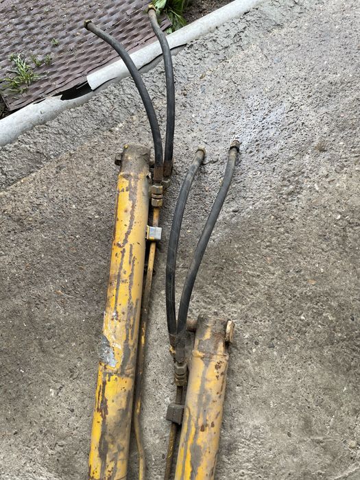 Pistoane hidraulice excavator – pentru cupă / braț, stare bună