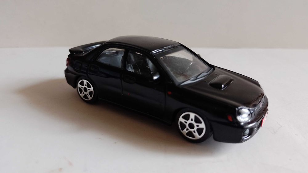 Метални колички Bburago в Мащаб 1:43