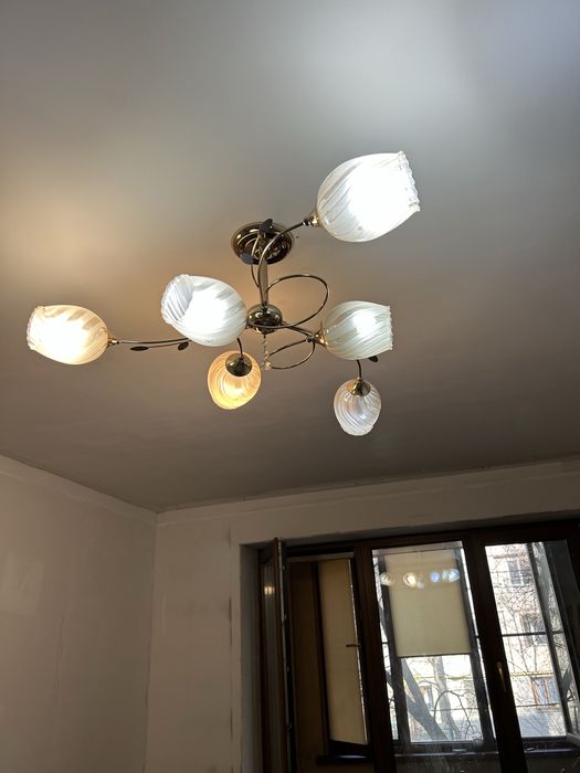 Продаются люстры