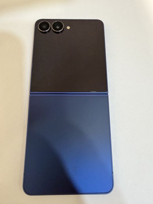 Samsung Galaxy Z Flip 7 Blue Shadow Impecabil