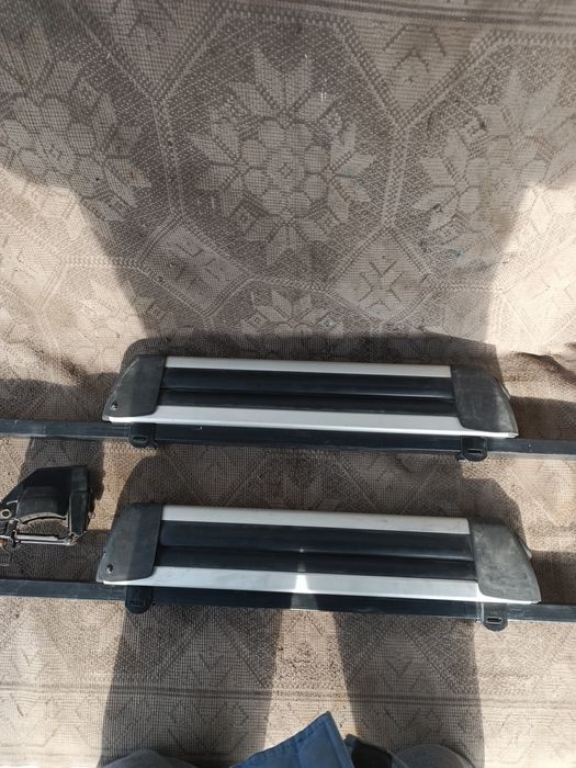 Продам на релинги  крепление для лыж.